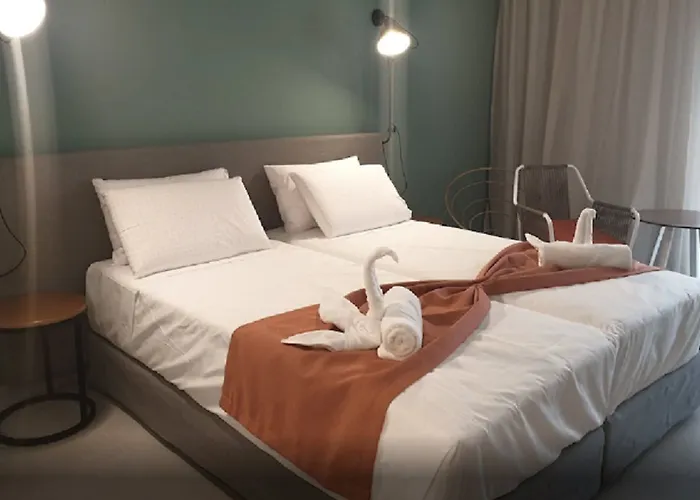 Mazoren Art ホテル ファリラキ